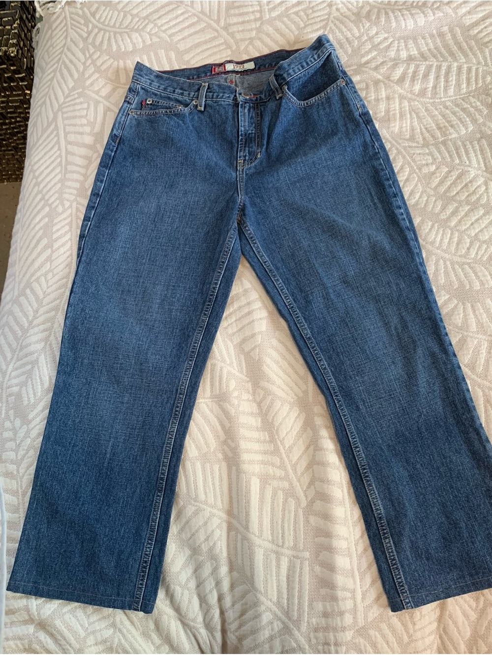 Faded Glory Men’s Straight-Leg Jeans in light Blue Denim